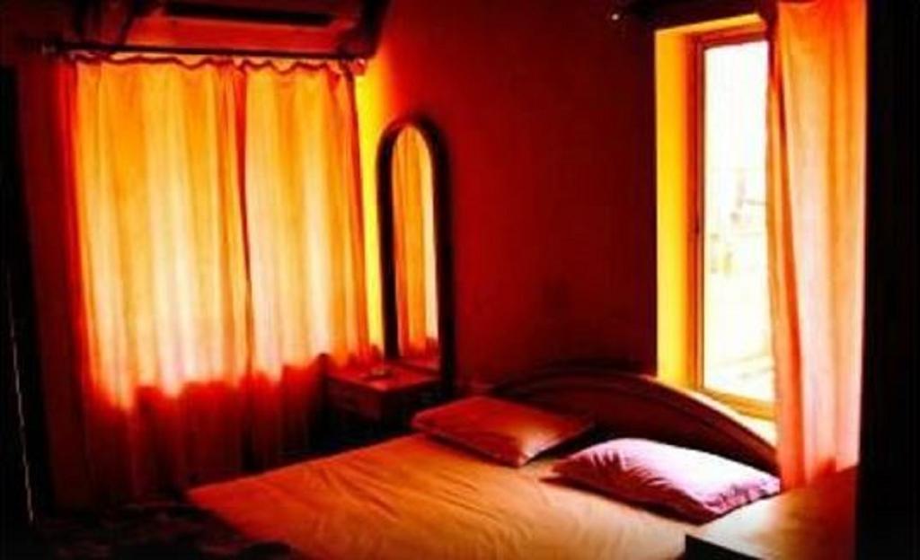 Sri Krishna Guest House & Reasturant コナーラク エクステリア 写真